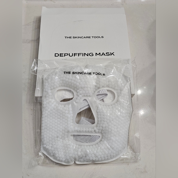 The Skincare Tools Depuffing Mask - Picture 1 of 3